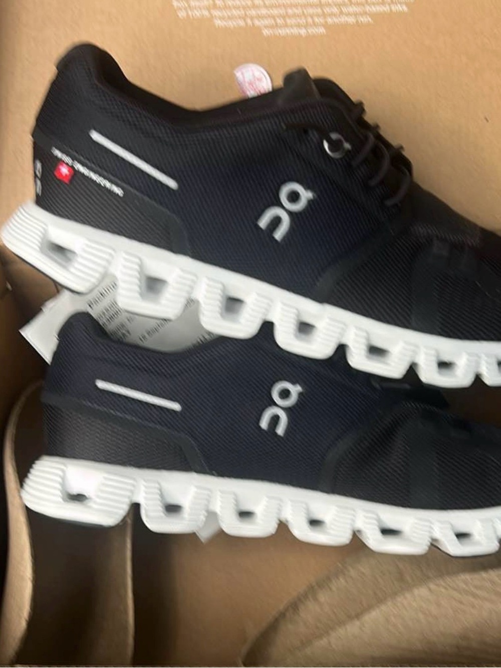 On Cloud 5 womens Sneakers - NIB Black/White